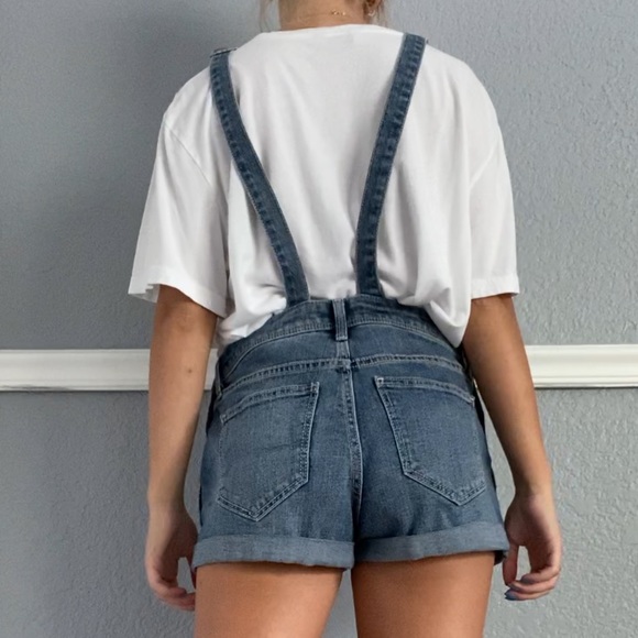 DIY OVERALLS - Picture 3 of 3